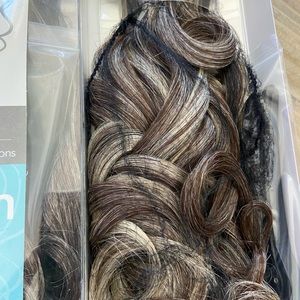 Clip in extensions 2 Packs !!!18” S6.613